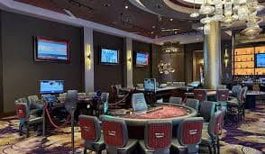 Studio live dealer blackjack dengan kamera multi-sudut